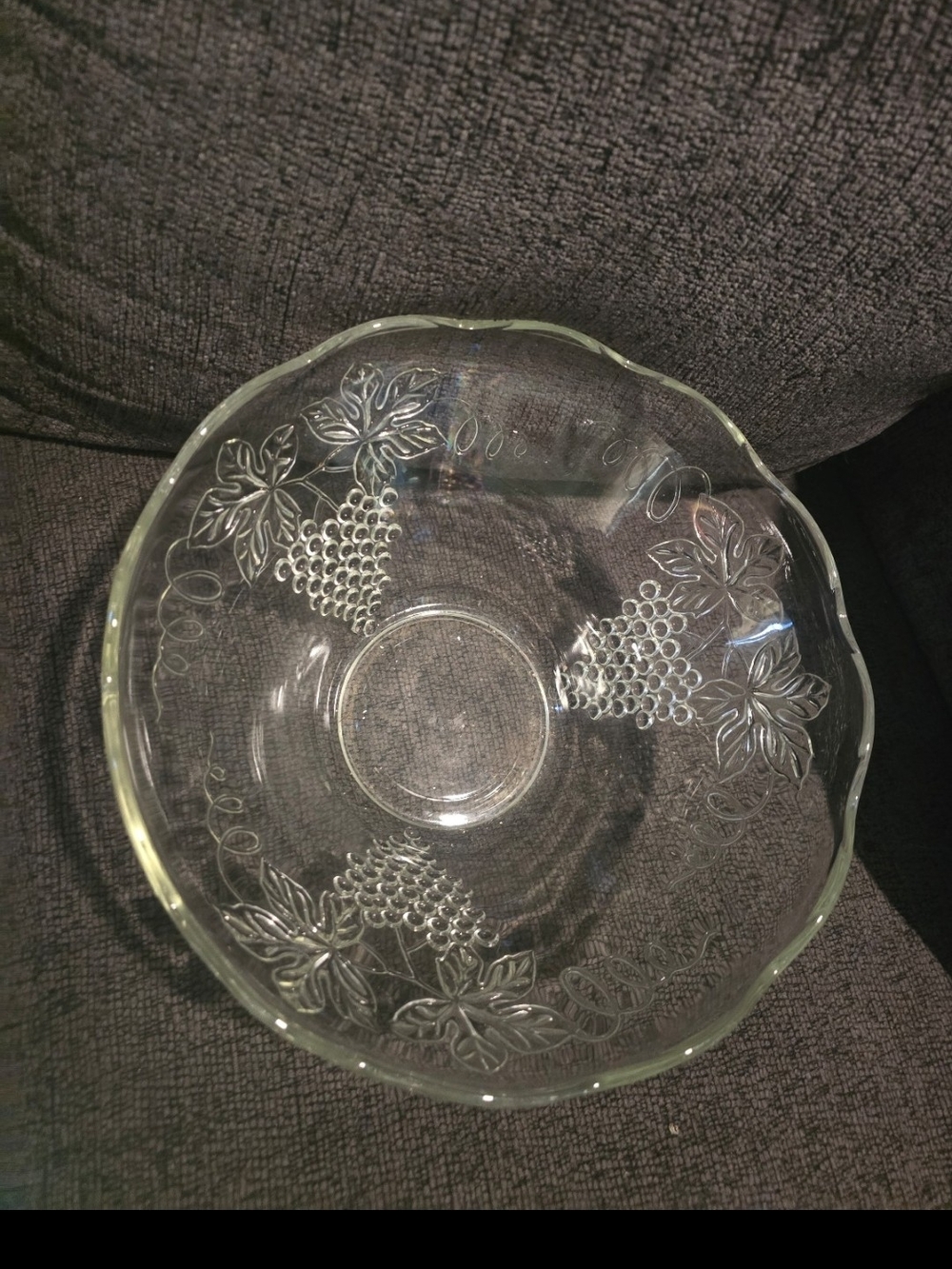 Anchor Hocking | Harvest Grape Glass Punch Bowl - Picture 2 of 2
